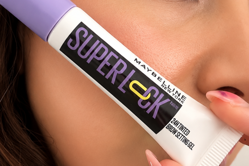 Maybelline New York – Super Lock Gel de Cejas Con Color – “Deep Brown”