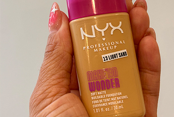 NYX Professional Makeup – Maquillaje Make ’Em Wonder – “13 Light Sand”
